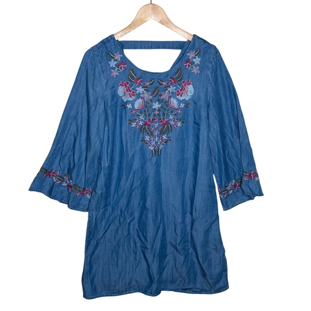Chelsea And Theodore Women's Embroidered Light Denim Dress Boho Gypsy sz Medium